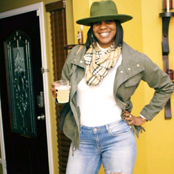 Meet your Posher, Donelle - Picture 1 of 1